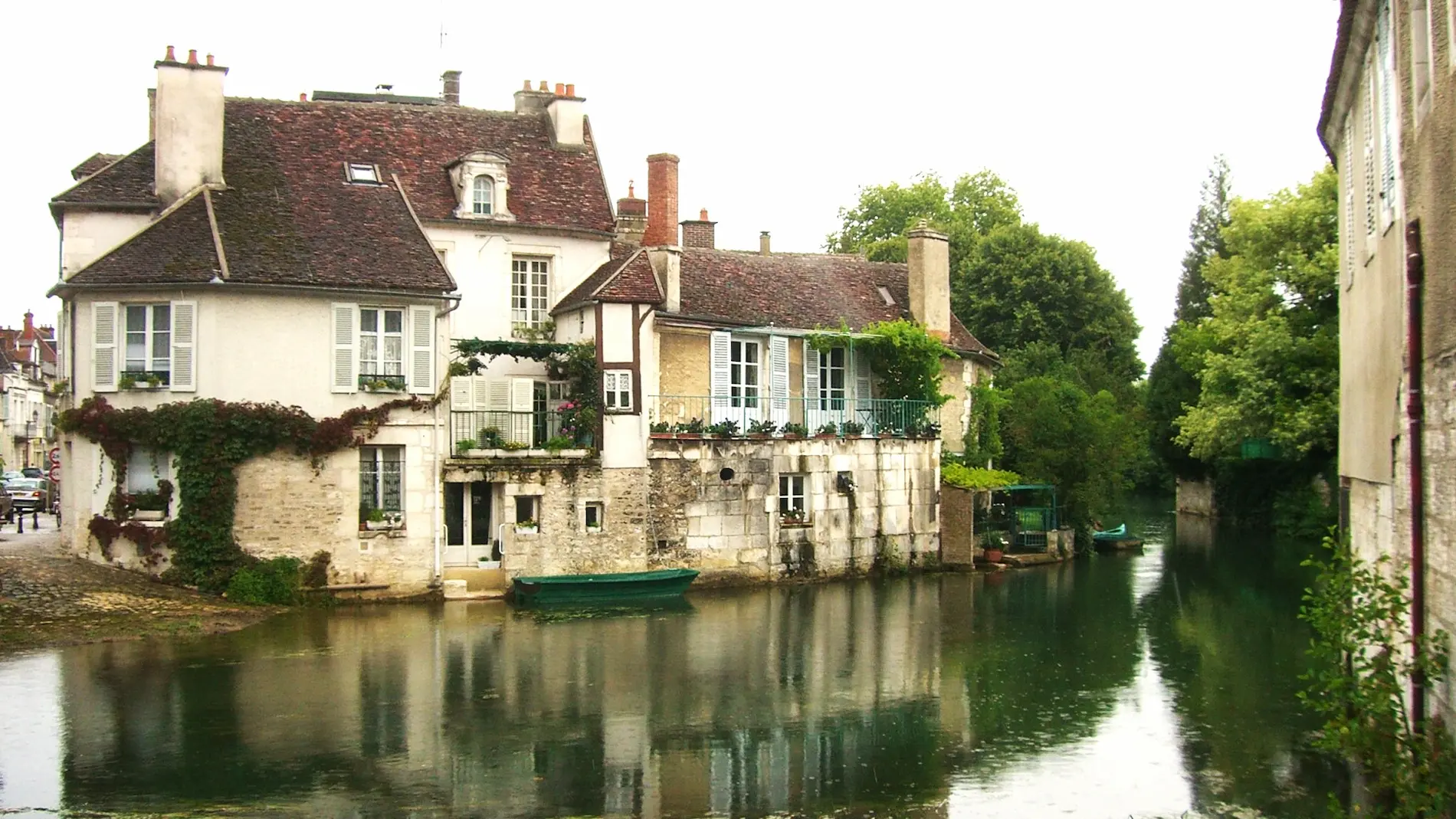 Tonnerre et l'Armançon ville de tonnere Bourgogne