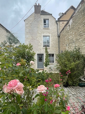 maison-biscotte Séjour d'exception en bord de rivière au Clos de l’Armançon, le gîte La Maison Biscotte à Tonnerre en Bourgogne