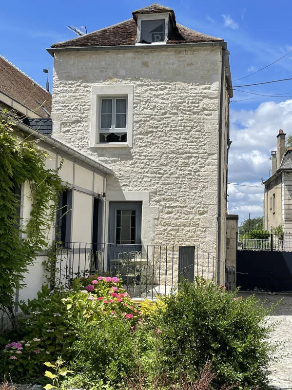 L'entrée de la Maison d'Amis, un des hébergement du Clos de l'Armançon. C'est un gite pour 6 personnes avec 3 chambres.